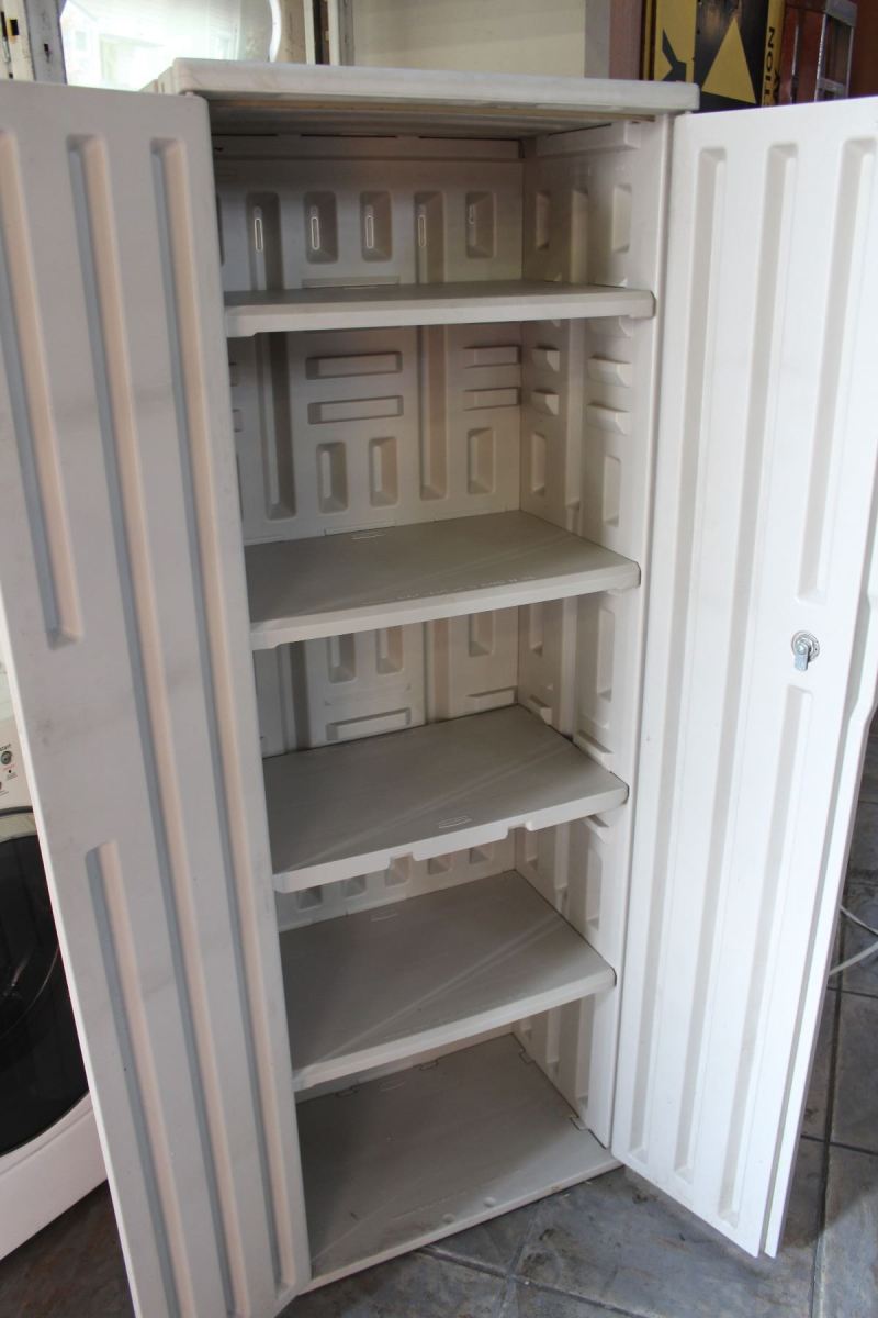 Rubbermaid Storage Cabinet With Shelves