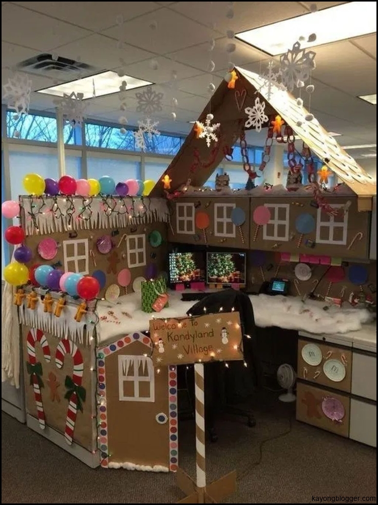 Festive Cubicle: Tips for Christmas Decoration at Work
